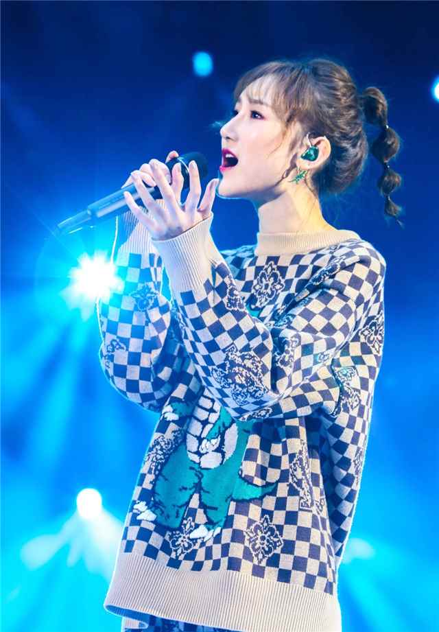 零零后情歌女神加盟《偶像陪练团》_偶像陪练团第一期