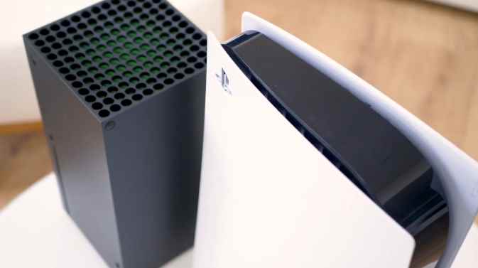 外媒开箱对比PS5及Xbox_XBox手柄