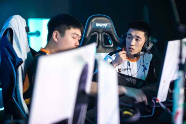 穿越火线:KZ队内起"内讧"_赛特队队长