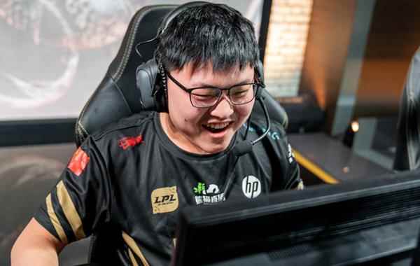 UZI女友“欧皇”附体_cf欧皇附体