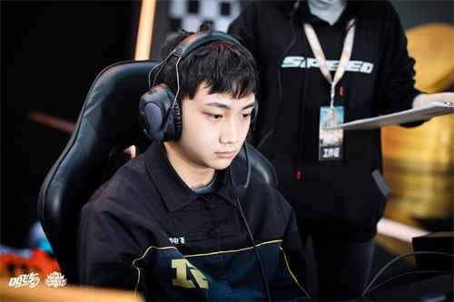 一骑绝尘再捧杯_赏金车神云海用了什么车