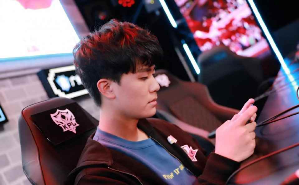 KPL:DYG赛前聚餐照曝光_久诚叫啥