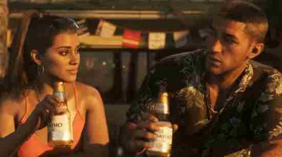 GTA6预告中女主多次"扑向"男主