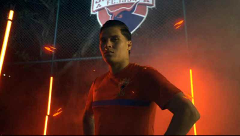 强援金特罗引进!《实况足球》x深足梦幻联动!