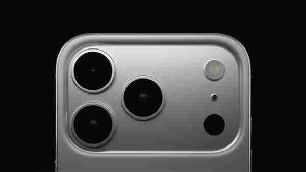 iPhone 17 Pro从钛合金换成铝合金：更轻更散热
