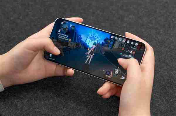 同档唯一165Hz超高刷直屏!一加Ace