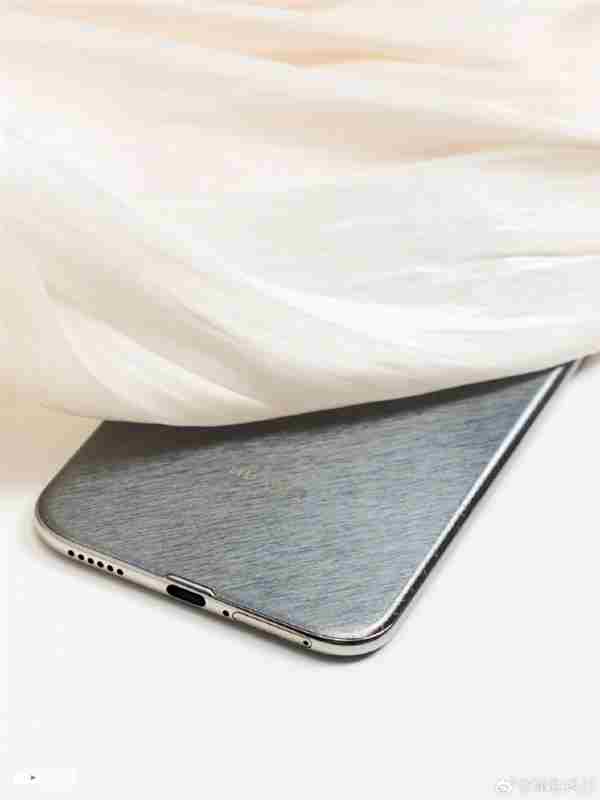 华为Mate70Air图赏提前来袭!金丝银锦配色超抢眼 