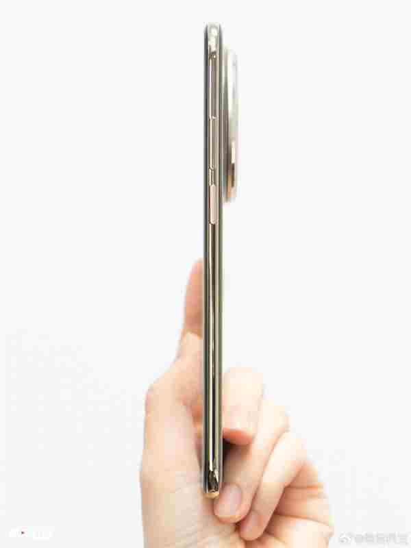 华为Mate70Air图赏提前来袭!金丝银锦配色超抢眼 